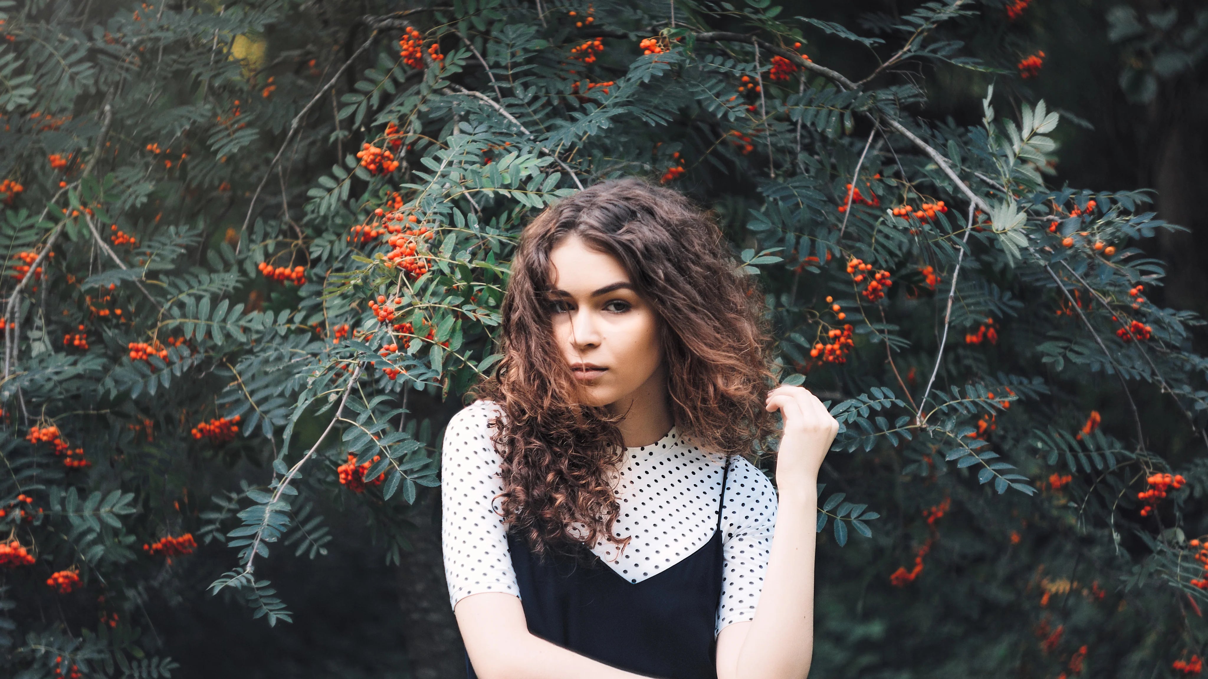 files/woman-infront-of-tree-with-berries.webp